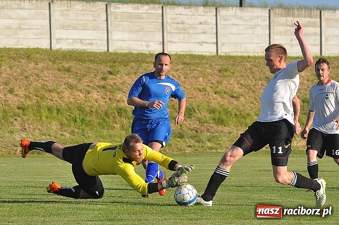 Zdjęcie w galerii na portalu naszraciborz.pl: Pietrowicki Start wygrał po golu w końcówce meczu wiadomości z regionu