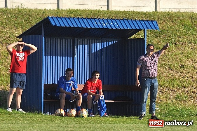 Zdjęcie w galerii na portalu naszraciborz.pl: Pietrowicki Start wygrał po golu w końcówce meczu wiadomości z regionu
