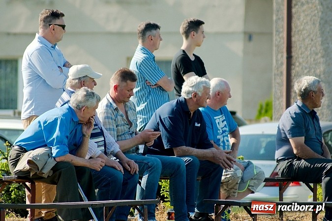 Zdjęcie w galerii na portalu naszraciborz.pl: Owsiszcze pokonały 