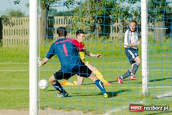 Zdjęcie w galerii na portalu naszraciborz.pl: Owsiszcze pokonały 