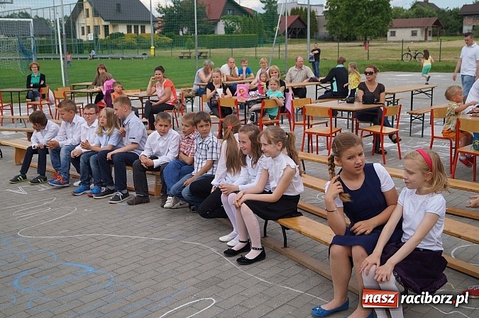 Zdjęcie w galerii na portalu naszraciborz.pl: Na majówce w podstawówce  wiadomości z regionu
