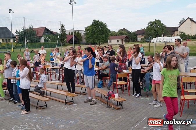 Zdjęcie w galerii na portalu naszraciborz.pl: Na majówce w podstawówce  wiadomości z regionu