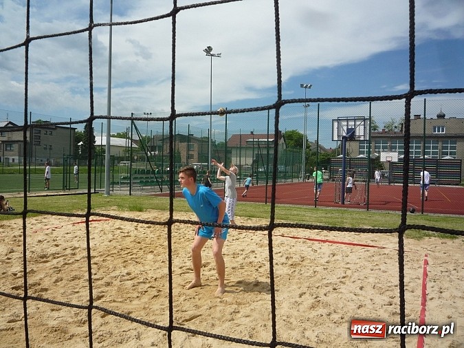 Zdjęcie w galerii na portalu naszraciborz.pl: Plażówka na szkolny dzień sportu  wiadomości z regionu