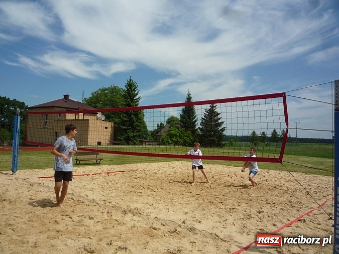 Zdjęcie w galerii na portalu naszraciborz.pl: Plażówka na szkolny dzień sportu  wiadomości z regionu