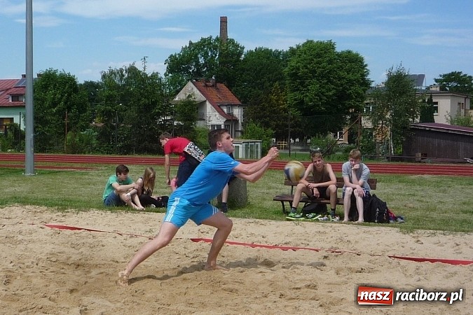 Zdjęcie w galerii na portalu naszraciborz.pl: Plażówka na szkolny dzień sportu  wiadomości z regionu