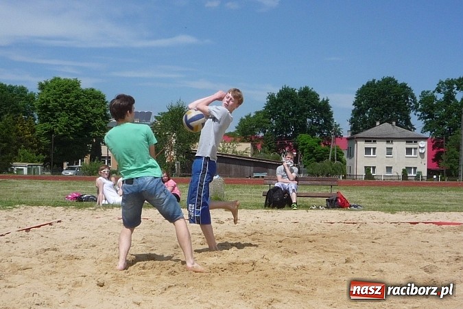 Zdjęcie w galerii na portalu naszraciborz.pl: Plażówka na szkolny dzień sportu  wiadomości z regionu