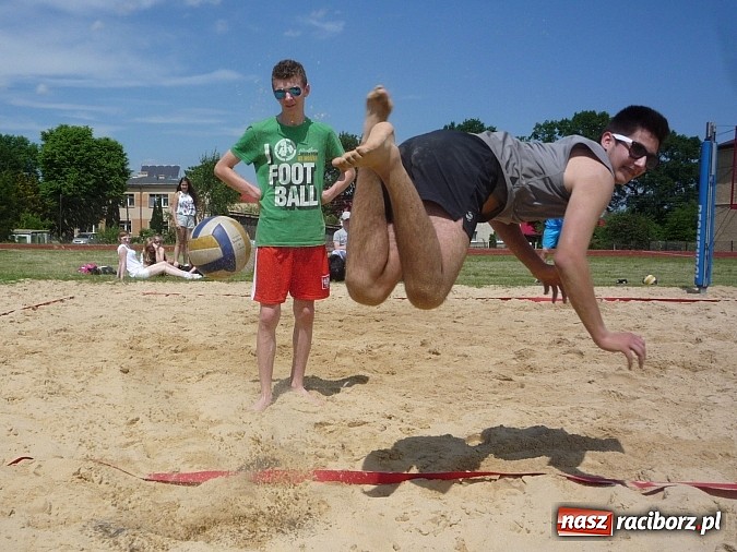 Zdjęcie w galerii na portalu naszraciborz.pl: Plażówka na szkolny dzień sportu  wiadomości z regionu