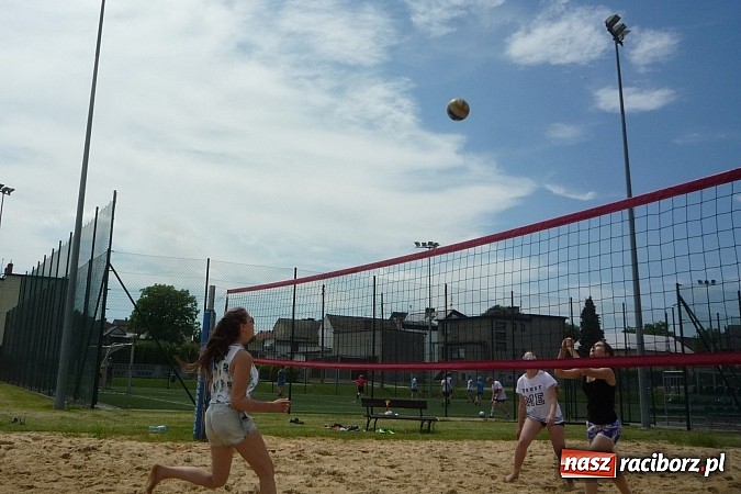 Zdjęcie w galerii na portalu naszraciborz.pl: Plażówka na szkolny dzień sportu  wiadomości z regionu