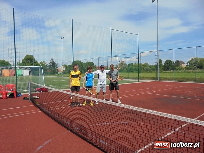 Zdjęcie w galerii na portalu naszraciborz.pl: Tenisiści TKKF Rafako zagrali w Kietrzu  wiadomości z regionu