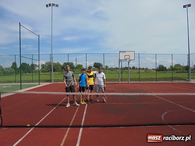 Zdjęcie w galerii na portalu naszraciborz.pl: Tenisiści TKKF Rafako zagrali w Kietrzu  wiadomości z regionu