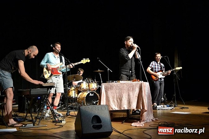 Zdjęcie w galerii na portalu naszraciborz.pl: Funk 4 Fun - hipnotyczne głosy w Kuźni Raciborskiej  wiadomości z regionu