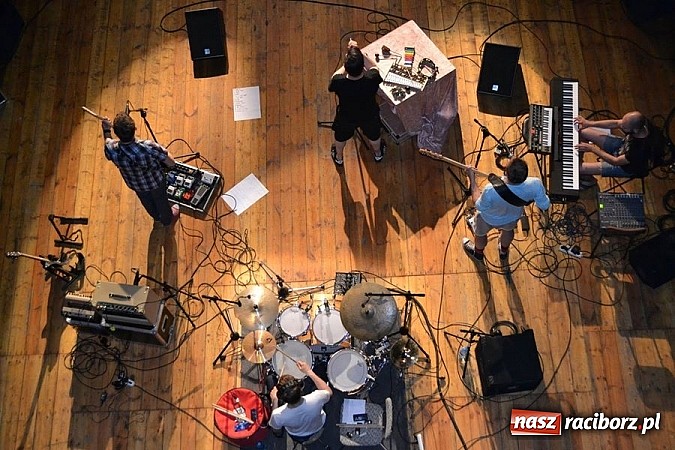 Zdjęcie w galerii na portalu naszraciborz.pl: Funk 4 Fun - hipnotyczne głosy w Kuźni Raciborskiej  wiadomości z regionu