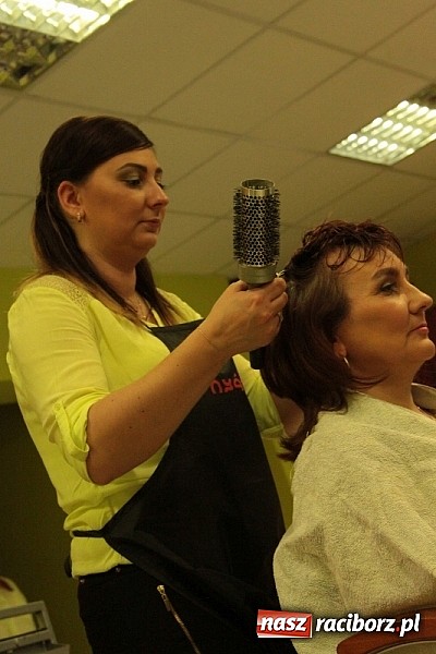 Zdjęcie w galerii na portalu naszraciborz.pl: Stylizacje, wizaż i niesamowite fryzury, czyli rodzinnie u fryzjera wiadomości z regionu