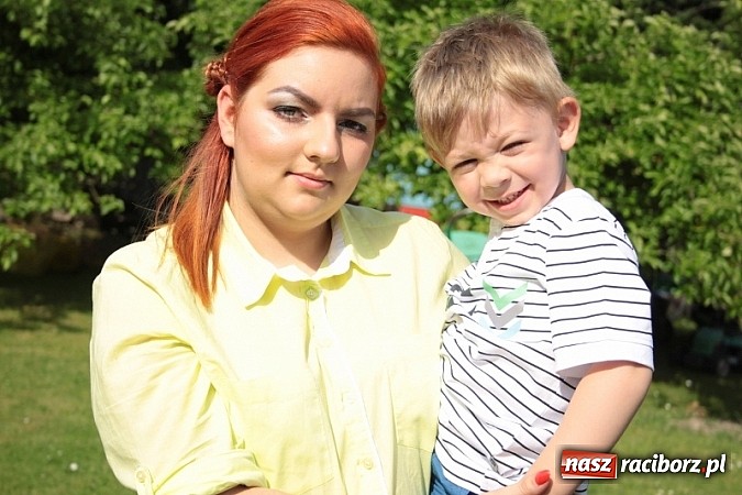 Zdjęcie w galerii na portalu naszraciborz.pl: Stylizacje, wizaż i niesamowite fryzury, czyli rodzinnie u fryzjera wiadomości z regionu