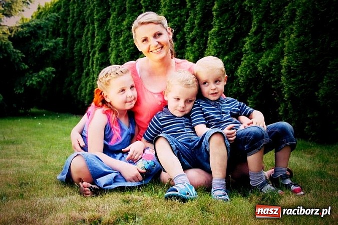 Zdjęcie w galerii na portalu naszraciborz.pl: Stylizacje, wizaż i niesamowite fryzury, czyli rodzinnie u fryzjera wiadomości z regionu