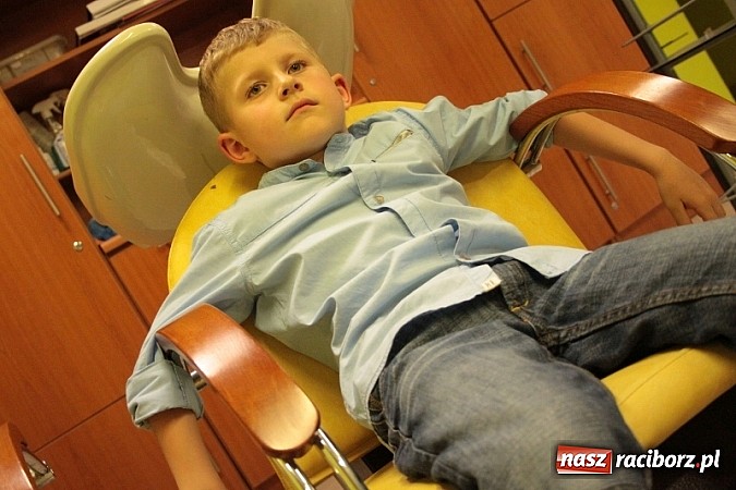 Zdjęcie w galerii na portalu naszraciborz.pl: Stylizacje, wizaż i niesamowite fryzury, czyli rodzinnie u fryzjera wiadomości z regionu