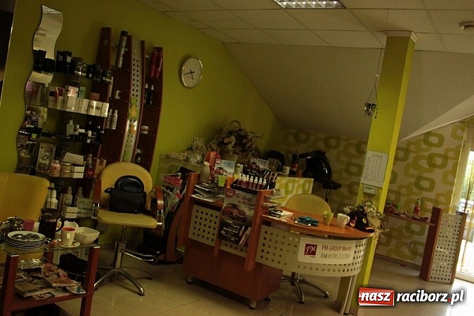 Zdjęcie w galerii na portalu naszraciborz.pl: Stylizacje, wizaż i niesamowite fryzury, czyli rodzinnie u fryzjera wiadomości z regionu