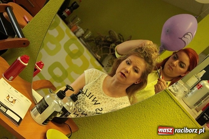 Zdjęcie w galerii na portalu naszraciborz.pl: Stylizacje, wizaż i niesamowite fryzury, czyli rodzinnie u fryzjera wiadomości z regionu