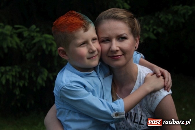 Zdjęcie w galerii na portalu naszraciborz.pl: Stylizacje, wizaż i niesamowite fryzury, czyli rodzinnie u fryzjera wiadomości z regionu