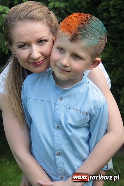 Zdjęcie w galerii na portalu naszraciborz.pl: Stylizacje, wizaż i niesamowite fryzury, czyli rodzinnie u fryzjera wiadomości z regionu