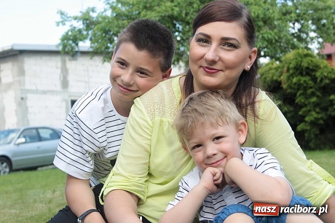 Zdjęcie w galerii na portalu naszraciborz.pl: Stylizacje, wizaż i niesamowite fryzury, czyli rodzinnie u fryzjera wiadomości z regionu