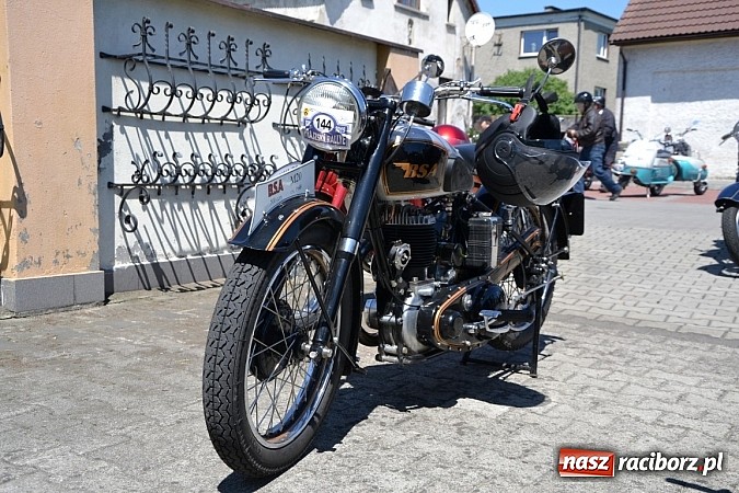 Zdjęcie w galerii na portalu naszraciborz.pl: Zabytkowe samochody i motocykle zjechały do Bieńkowic wiadomości z regionu