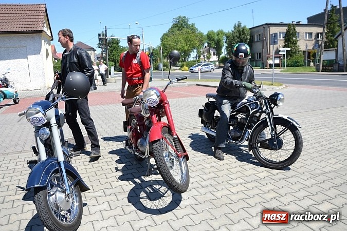 Zdjęcie w galerii na portalu naszraciborz.pl: Zabytkowe samochody i motocykle zjechały do Bieńkowic wiadomości z regionu