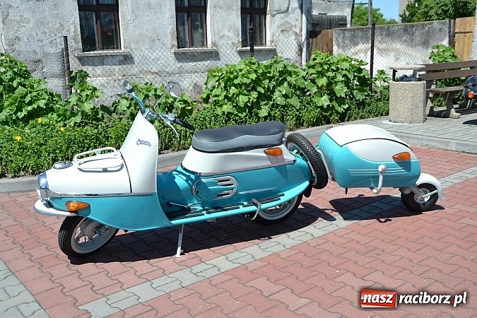 Zdjęcie w galerii na portalu naszraciborz.pl: Zabytkowe samochody i motocykle zjechały do Bieńkowic wiadomości z regionu