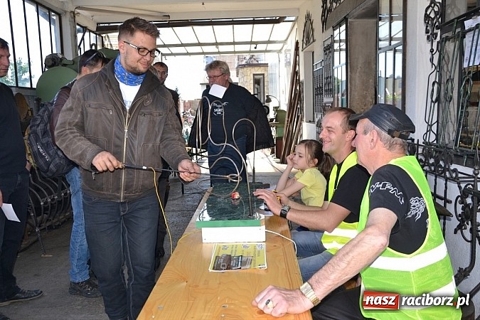 Zdjęcie w galerii na portalu naszraciborz.pl: Zabytkowe samochody i motocykle zjechały do Bieńkowic wiadomości z regionu