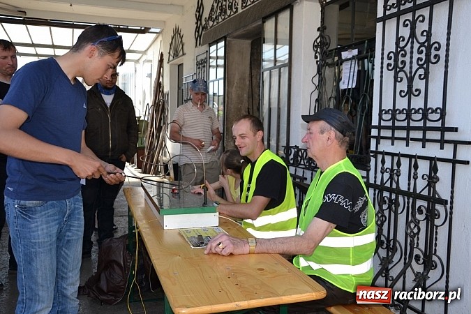 Zdjęcie w galerii na portalu naszraciborz.pl: Zabytkowe samochody i motocykle zjechały do Bieńkowic wiadomości z regionu