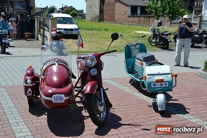 Zdjęcie w galerii na portalu naszraciborz.pl: Zabytkowe samochody i motocykle zjechały do Bieńkowic wiadomości z regionu