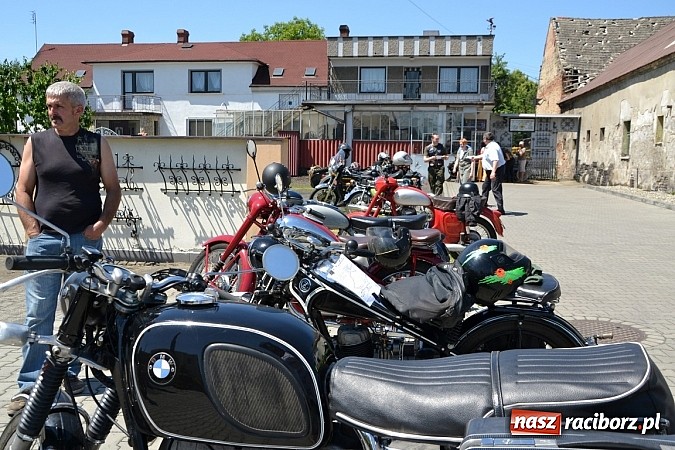 Zdjęcie w galerii na portalu naszraciborz.pl: Zabytkowe samochody i motocykle zjechały do Bieńkowic wiadomości z regionu