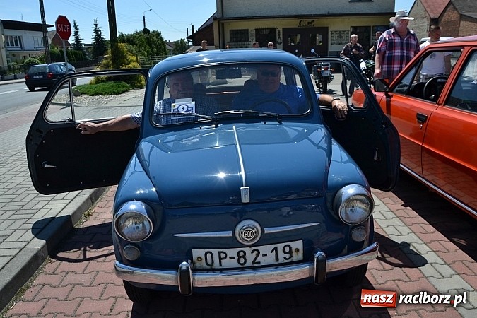 Zdjęcie w galerii na portalu naszraciborz.pl: Zabytkowe samochody i motocykle zjechały do Bieńkowic wiadomości z regionu