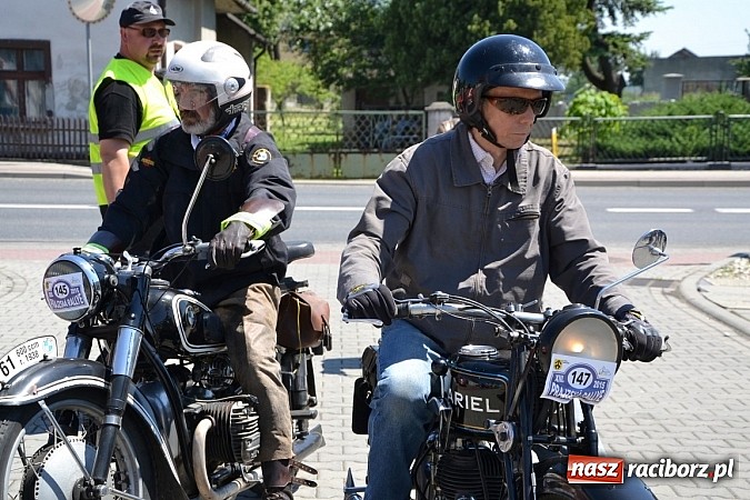Zdjęcie w galerii na portalu naszraciborz.pl: Zabytkowe samochody i motocykle zjechały do Bieńkowic wiadomości z regionu