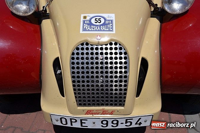 Zdjęcie w galerii na portalu naszraciborz.pl: Zabytkowe samochody i motocykle zjechały do Bieńkowic wiadomości z regionu