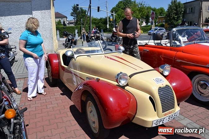 Zdjęcie w galerii na portalu naszraciborz.pl: Zabytkowe samochody i motocykle zjechały do Bieńkowic wiadomości z regionu
