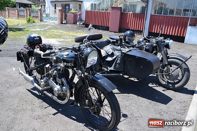 Zdjęcie w galerii na portalu naszraciborz.pl: Zabytkowe samochody i motocykle zjechały do Bieńkowic wiadomości z regionu