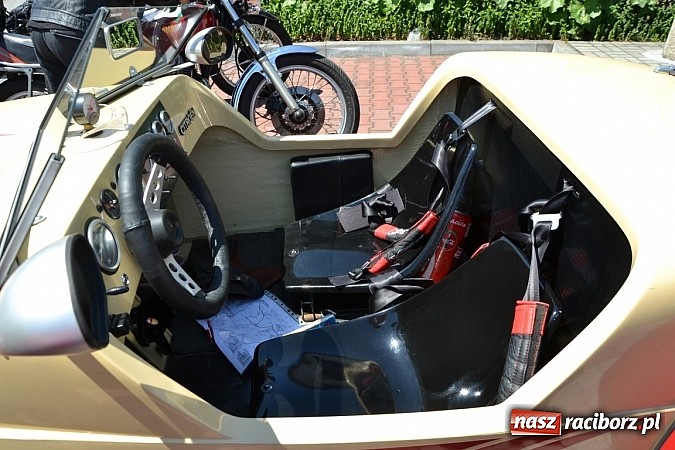 Zdjęcie w galerii na portalu naszraciborz.pl: Zabytkowe samochody i motocykle zjechały do Bieńkowic wiadomości z regionu