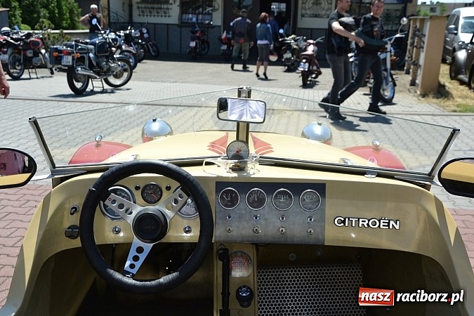 Zdjęcie w galerii na portalu naszraciborz.pl: Zabytkowe samochody i motocykle zjechały do Bieńkowic wiadomości z regionu