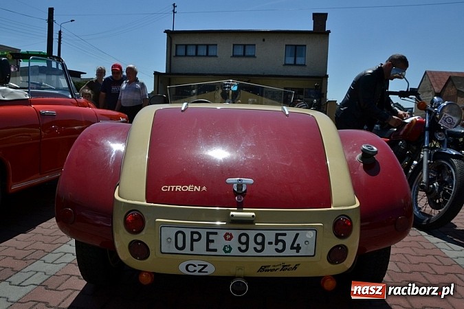 Zdjęcie w galerii na portalu naszraciborz.pl: Zabytkowe samochody i motocykle zjechały do Bieńkowic wiadomości z regionu