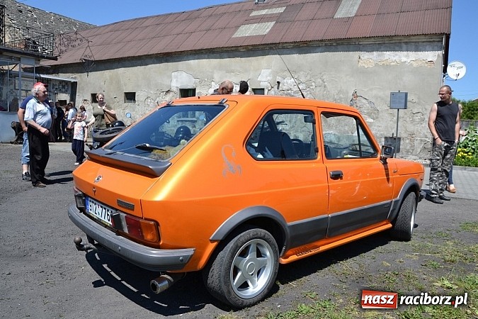 Zdjęcie w galerii na portalu naszraciborz.pl: Zabytkowe samochody i motocykle zjechały do Bieńkowic wiadomości z regionu