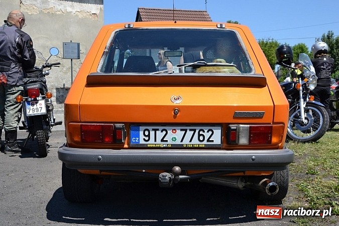 Zdjęcie w galerii na portalu naszraciborz.pl: Zabytkowe samochody i motocykle zjechały do Bieńkowic wiadomości z regionu