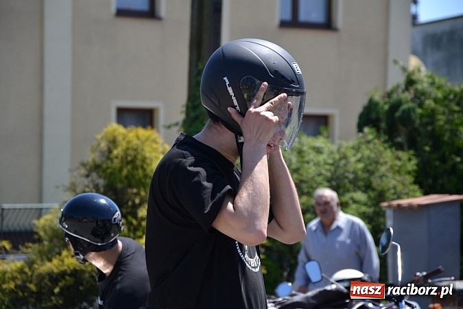 Zdjęcie w galerii na portalu naszraciborz.pl: Zabytkowe samochody i motocykle zjechały do Bieńkowic wiadomości z regionu