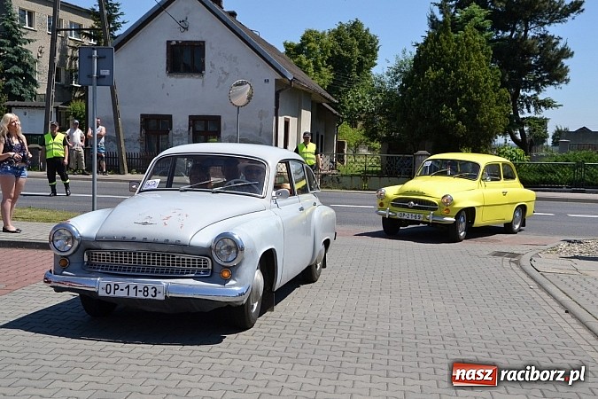 Zdjęcie w galerii na portalu naszraciborz.pl: Zabytkowe samochody i motocykle zjechały do Bieńkowic wiadomości z regionu