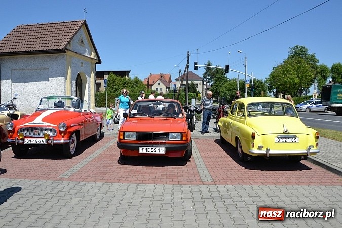 Zdjęcie w galerii na portalu naszraciborz.pl: Zabytkowe samochody i motocykle zjechały do Bieńkowic wiadomości z regionu