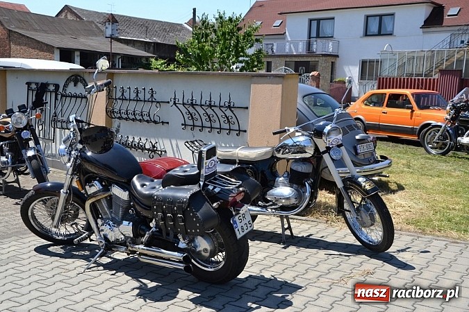 Zdjęcie w galerii na portalu naszraciborz.pl: Zabytkowe samochody i motocykle zjechały do Bieńkowic wiadomości z regionu