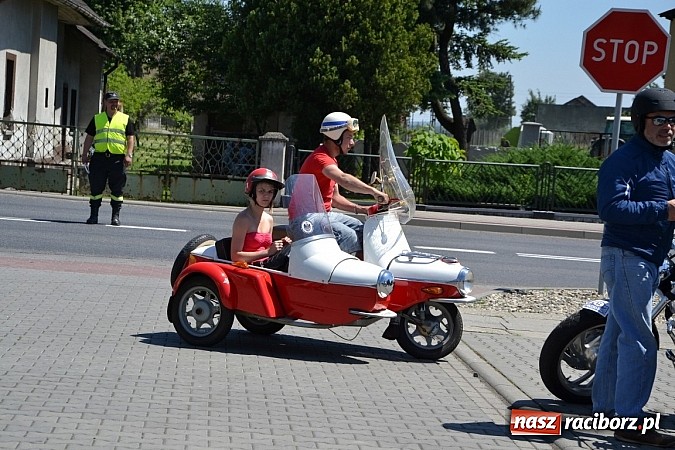 Zdjęcie w galerii na portalu naszraciborz.pl: Zabytkowe samochody i motocykle zjechały do Bieńkowic wiadomości z regionu