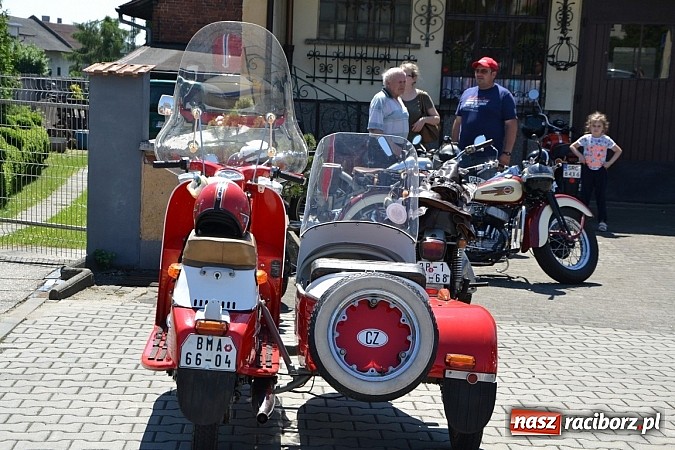 Zdjęcie w galerii na portalu naszraciborz.pl: Zabytkowe samochody i motocykle zjechały do Bieńkowic wiadomości z regionu