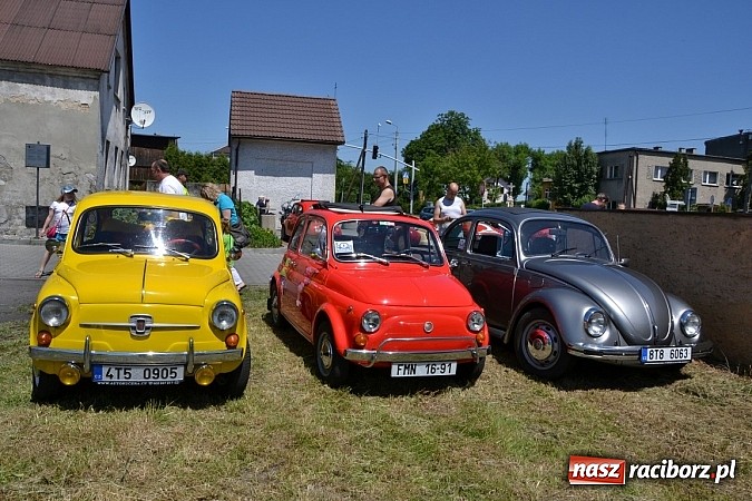 Zdjęcie w galerii na portalu naszraciborz.pl: Zabytkowe samochody i motocykle zjechały do Bieńkowic wiadomości z regionu