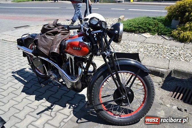 Zdjęcie w galerii na portalu naszraciborz.pl: Zabytkowe samochody i motocykle zjechały do Bieńkowic wiadomości z regionu